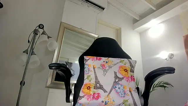 aishathornee online show from April 2026 07:44:02 PM