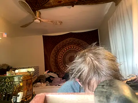 XanderOzzz online show from November 2025 05:23:02 PM