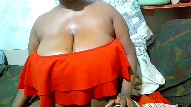 Snapshot of bustydivaxx21 chatting on November 2025 08:54:02 PM bustydivaxx21 online show from November 2025 08:54:02 PM