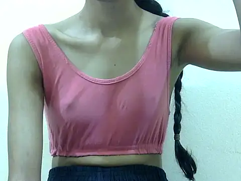 smallcuute online show from January 2026 06:02:02 PM