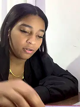 Crisschiavo online show from November 2025 01:05:02 AM