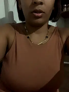 Crisschiavo online show from November 2025 01:17:01 AM