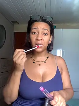 Crisschiavo online show from December 2025 12:32:01 PM