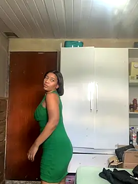 Crisschiavo online show from December 2025 01:09:02 PM