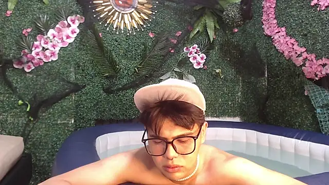 Felipe Cold online show from October 2025 02:35:01 AM