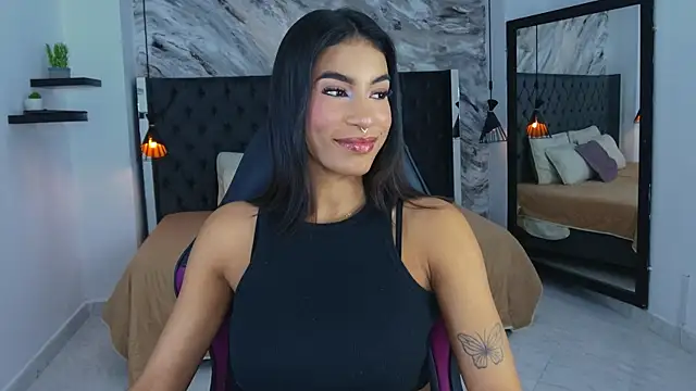 Snapshot of kitty_collins_ chatting on May 2026 12:01:01 PM kitty collins online show from May 2026 12:01:01 PM