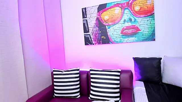 leyah  online show from November 2025 12:49:01 PM