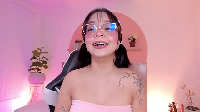 Clara Luu online show from April 2026 03:15:01 AM