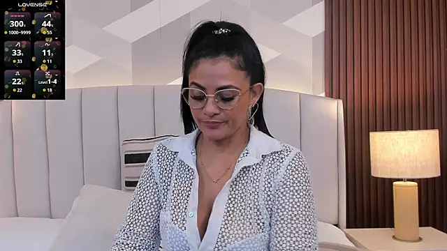 Snapshot of Mommy_Naughty chatting on May 2026 11:18:01 AM Mommy Naughty online show from May 2026 11:18:01 AM