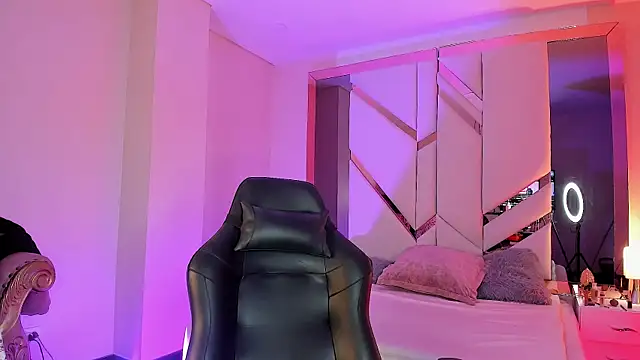 EmmaStonns online show from November 2025 11:12:02 AM