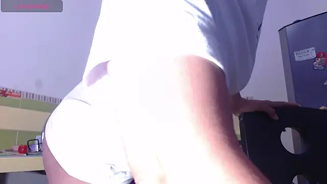 DonnaDidiamantti online show from December 2025 07:43:01 PM