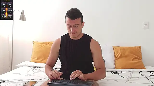 Snapshot of Ryam_Coast chatting on November 2025 01:44:01 PM Ryam Coast online show from November 2025 01:44:01 PM