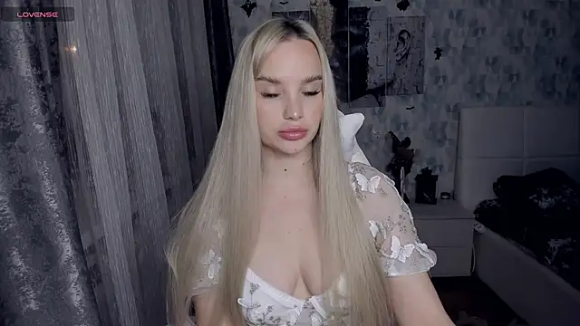 KiraKrox online show from December 2025 08:24:02 PM