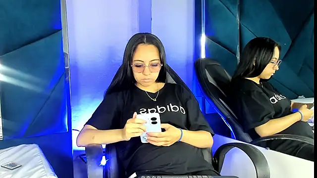 Snapshot of LilithSant chatting on September 2025 04:17:01 PM LilithSant online show from September 2025 04:17:01 PM