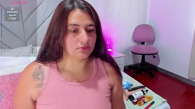 Snapshot of Victoria_Guzman chatting on October 2025 04:11:01 PM Victoria Guzman online show from October 2025 04:11:01 PM