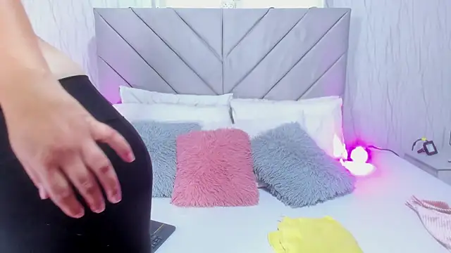 Snapshot of Victoria_Guzman chatting on February 2026 04:22:02 PM Victoria Guzman online show from February 2026 04:22:02 PM