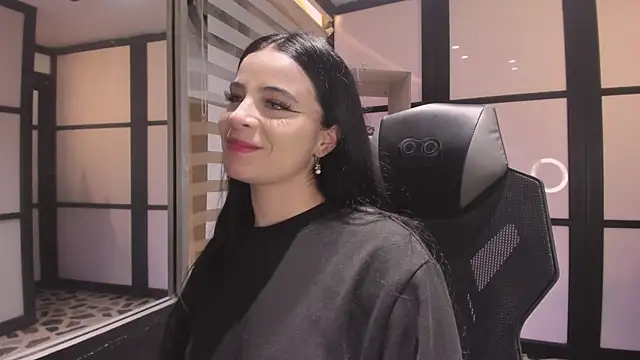 ChannelWhite  online show from September 2025 11:39:02 PM