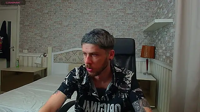 Snapshot of JonahShaw chatting on June 2026 03:49:01 AM JonahShaw online show from June 2026 03:49:01 AM