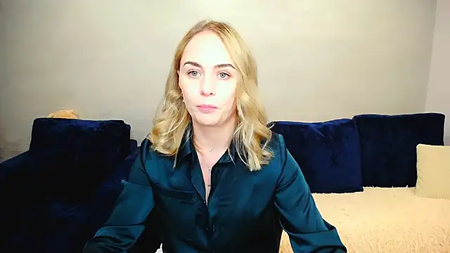 Snapshot of LiluMoon__ chatting on June 2026 04:20:01 PM LiluMoon online show from June 2026 04:20:01 PM