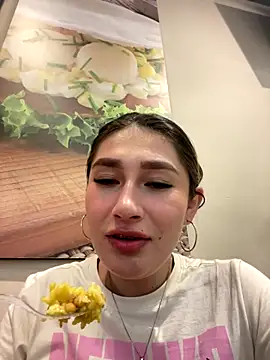 Isa Villamarin online show from October 2025 03:31:02 PM