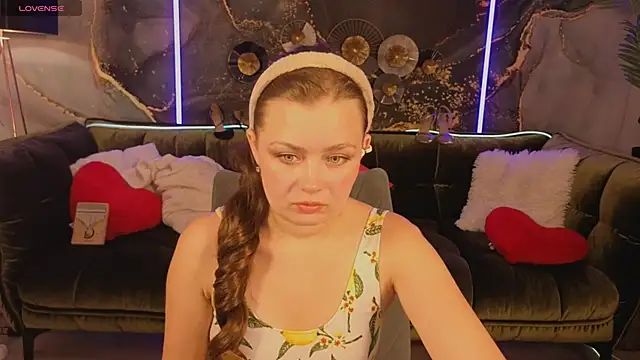 RedDoll  online show from September 2025 07:36:01 PM