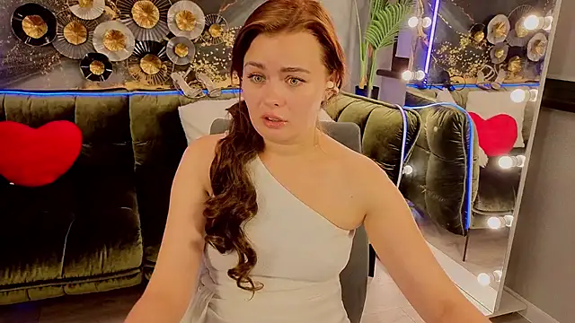 RedDoll  online show from September 2025 10:02:02 PM