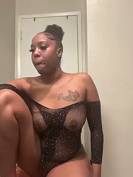 ObsessedWLyla online show from November 2025 10:58:01 AM