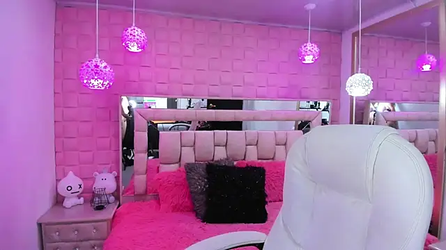  laaura  online show from July 2026 01:17:02 PM