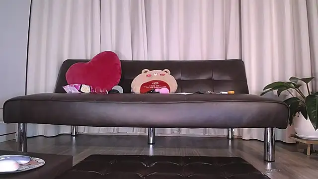 Liz Hu online show from September 2025 04:29:02 PM