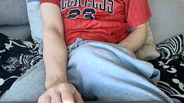 Breezydicksn online show from April 2026 07:00:01 PM