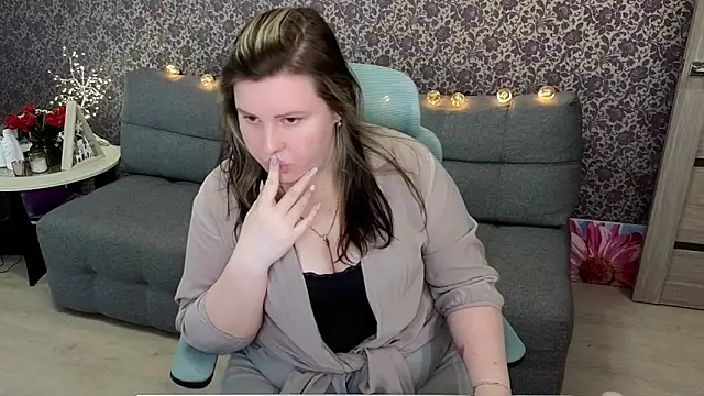 Snapshot of Lillit__ chatting on October 2025 08:42:02 PM Lillit online show from October 2025 08:42:02 PM