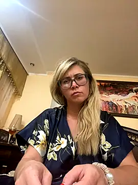 Crystal00Girl online show from September 2025 09:25:01 PM