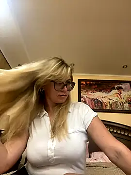 Crystal00Girl online show from September 2025 08:56:02 PM