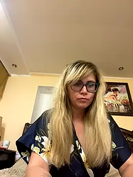 Crystal00Girl online show from October 2025 10:10:01 PM