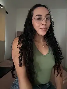 Snapshot of alehia_cute chatting on May 2026 08:05:02 PM alehia cute online show from May 2026 08:05:02 PM