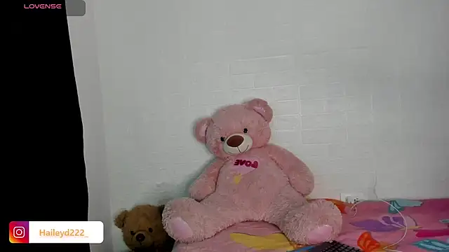 Snapshot of HaileyDuke chatting on June 2026 02:25:02 AM HaileyDuke online show from June 2026 02:25:02 AM