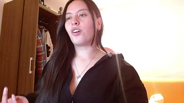 madissooon   online show from November 2025 04:00:01 AM