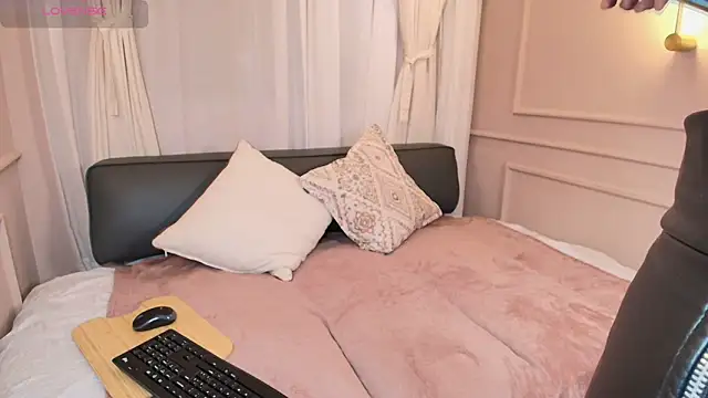 Nahomi key  online show from November 2025 07:51:02 PM