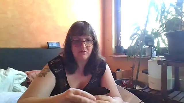 Snapshot of ladyfrombonn chatting on April 2026 01:33:02 PM ladyfrombonn online show from April 2026 01:33:02 PM