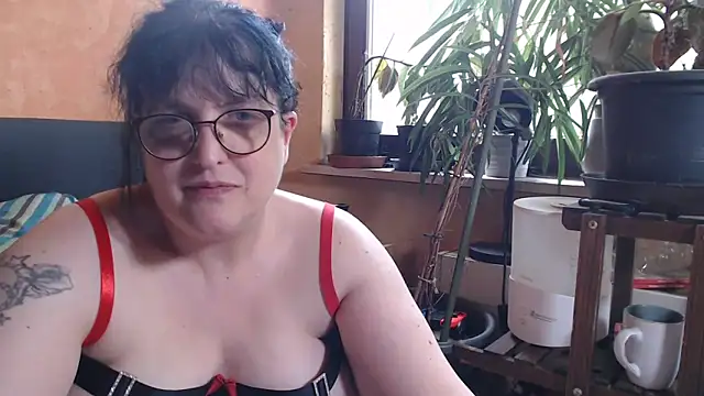 Snapshot of ladyfrombonn chatting on May 2026 02:13:02 PM ladyfrombonn online show from May 2026 02:13:02 PM