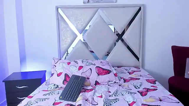 wyatt 3 online show from November 2025 12:05:01 PM