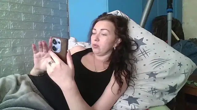 Snapshot of DanaNeon chatting on April 2026 08:37:02 AM DanaNeon online show from April 2026 08:37:02 AM