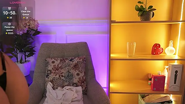 MilaCrave online show from February 2026 11:44:01 AM