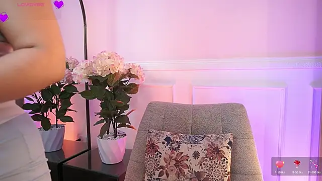 MilaCrave online show from April 2026 11:44:01 AM