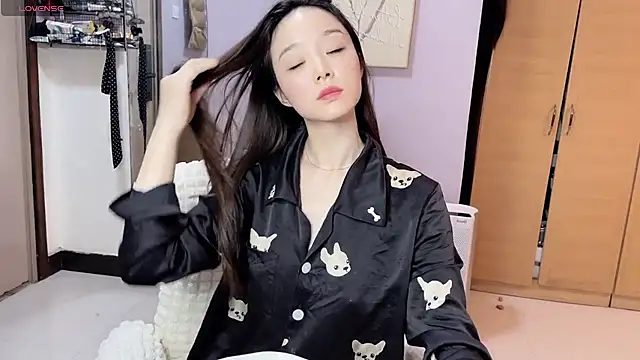 Y2Luvk online show from November 2025 09:25:02 PM