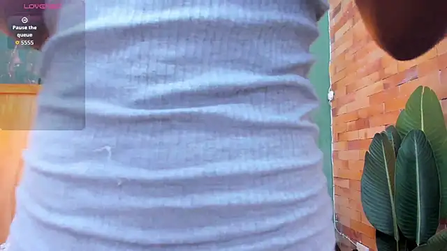 halleylorens online show from March 2026 07:20:01 PM