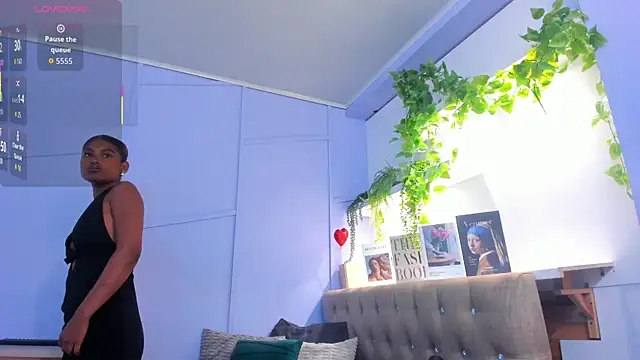 halleylorens online show from March 2026 06:13:01 PM