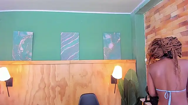 halleylorens online show from April 2026 12:25:01 PM