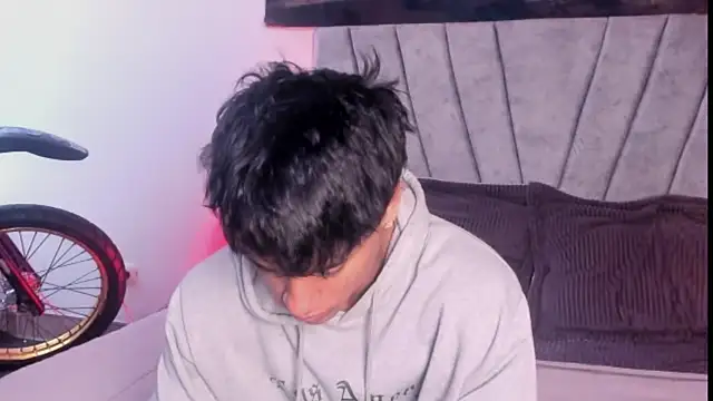 ZYZZ1312 online show from November 2025 03:13:02 PM