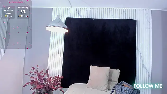 MONIK FOX CR online show from October 2025 07:47:01 PM